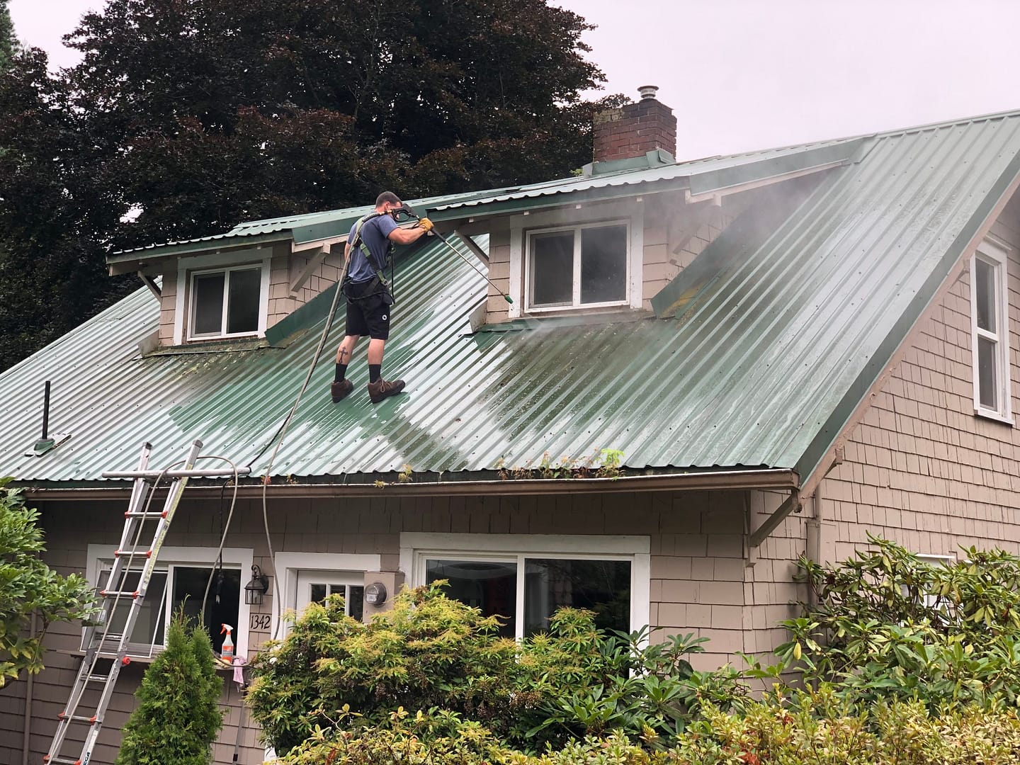 Metal Roof Cleaning by Forcewashing Vancouver WA